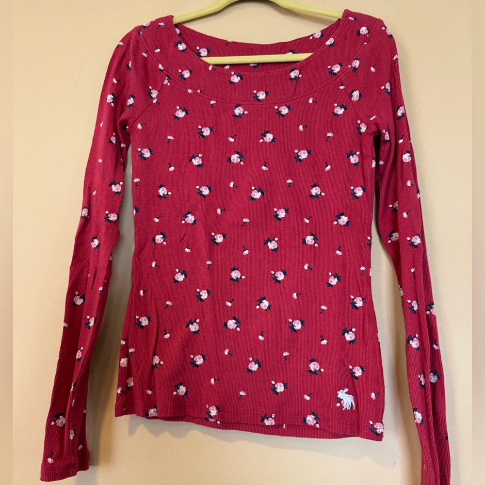Abercrombie kids, boat, neck, floral, long sleeve ribbed top. Size 9/10.